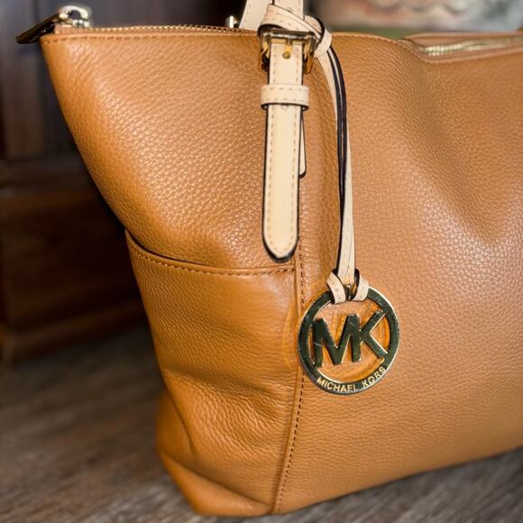 Michael Kors Tan pebbles Leather Tote Bag great condition ! - Picture 3 of 7